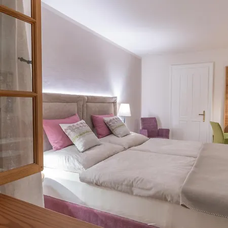 Modernes In Altem Aflenz Kurort