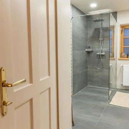 Apartment Modernes In Altem *