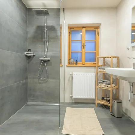 Modernes In Altem * Aflenz Kurort