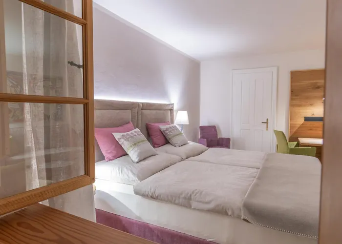 Modernes In Altem Aflenz Kurort